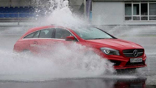 Как избежать аквапланирования автомобиля